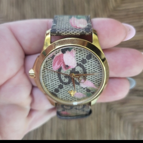 GUCCI LUXURY Statement Watch SWISS MADE QUARTZ - Picture 3 of 6